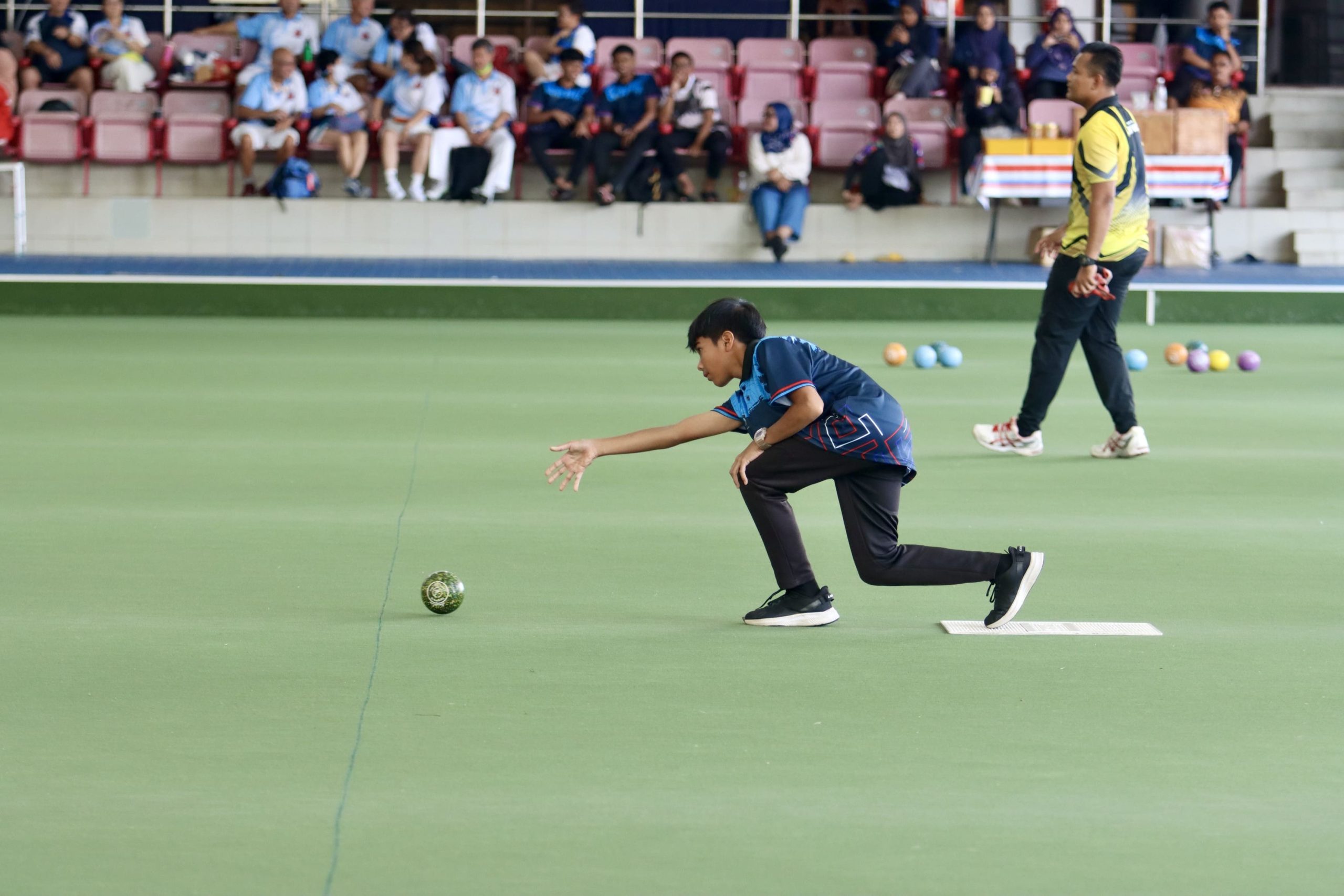 Atlet muda menyertai kejohanan Lawn Bowls Terengganu di Arena Lawn Bowls Kompleks Sukan Negeri Kuala Nerus.