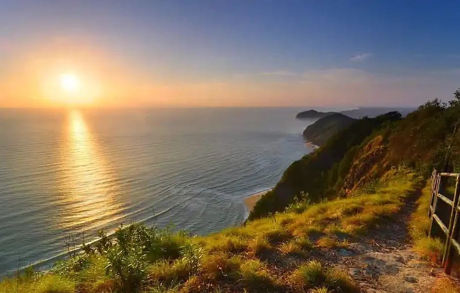 walaupun nama seperti kluang man,ini merupakan pantai dan bukan hero