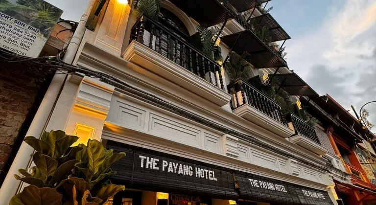 hotel dengan bangunan yang indah lagi memukau