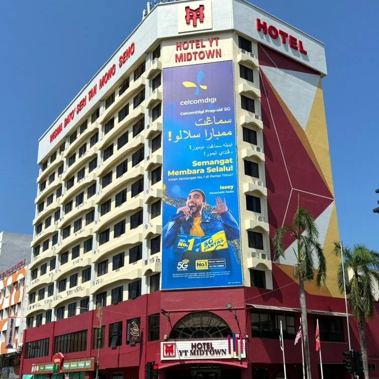 tempat penginapan sementara ini sebenarnya memang berada di tengah bandar